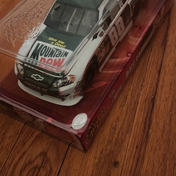 DALE EARNHARDT JR 88 Mountain Dew 1 24 Die Cast Car - Picture 3 of 4